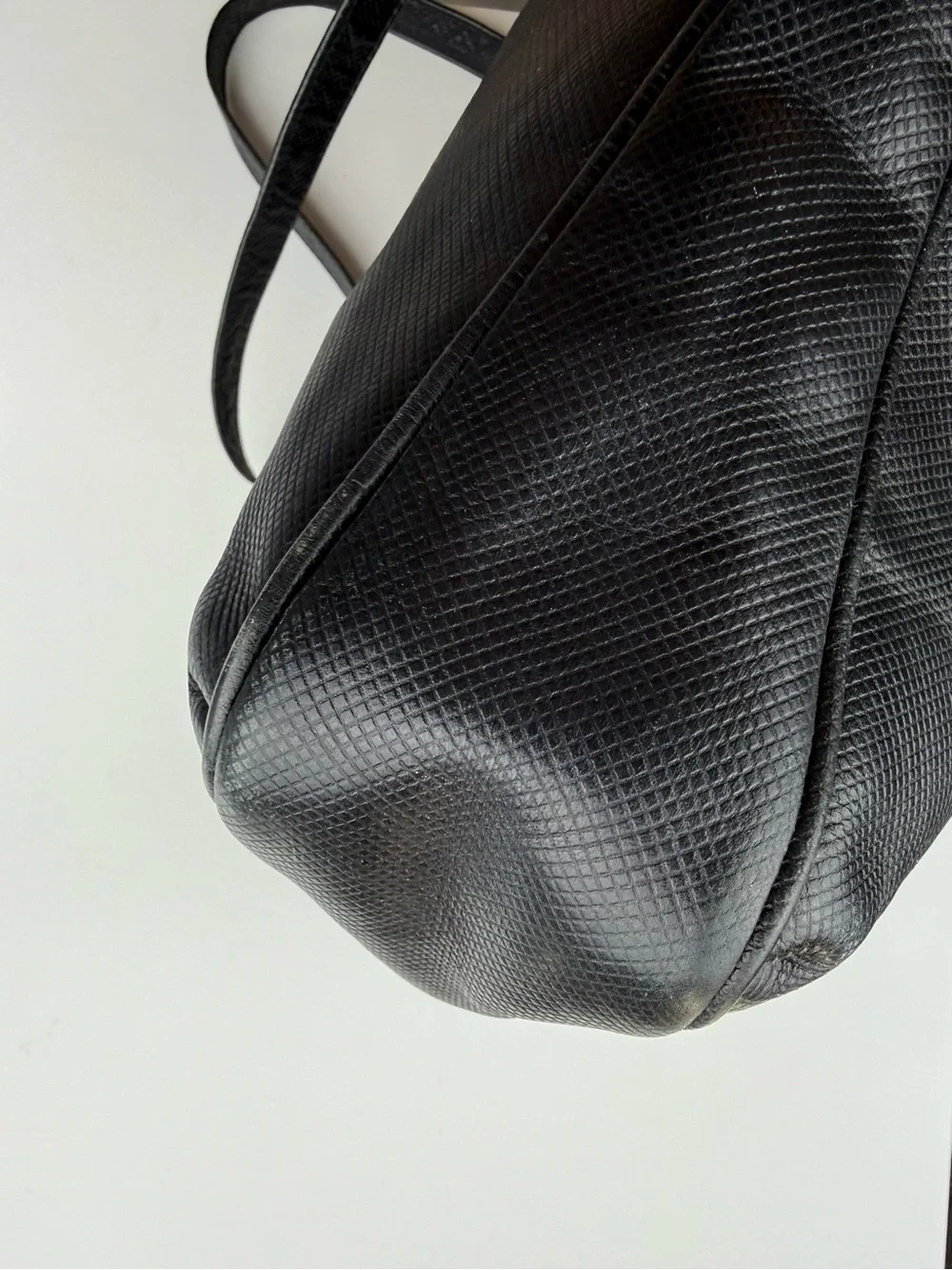 BOTTEGA VENETA Black Cross-Hatch Leather Crossbody Shoulder Bag